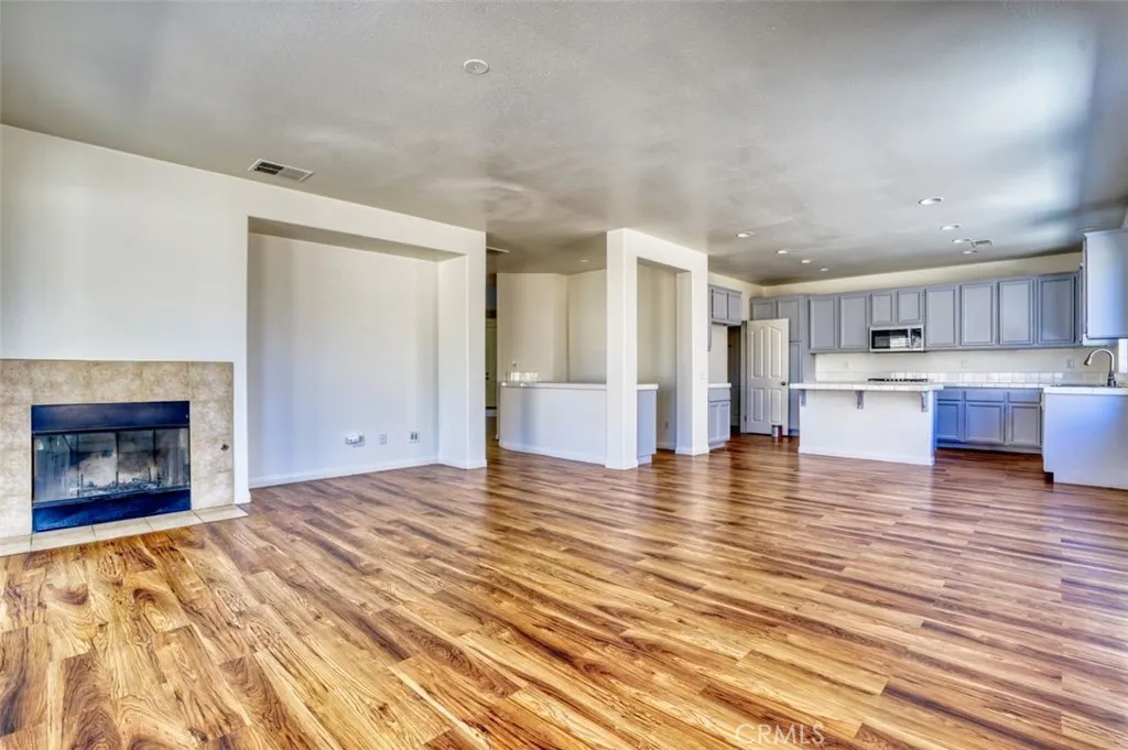 37928 Pisces Circle, Palmdale, California 93552 home-pic-3